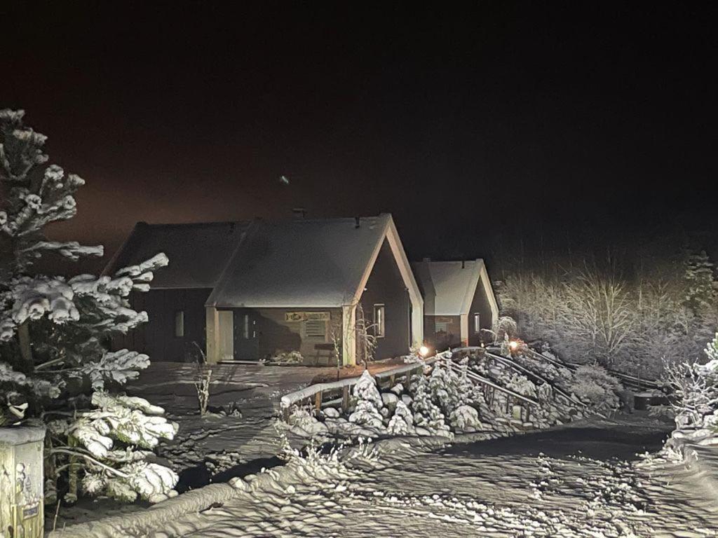 Osada Skoczkowo Komfortowe Domki Z Jacuzzi Nad Jeziorem- Sauna- Balia- Prywatny Staw Wedkarski Podiazy Exterior photo