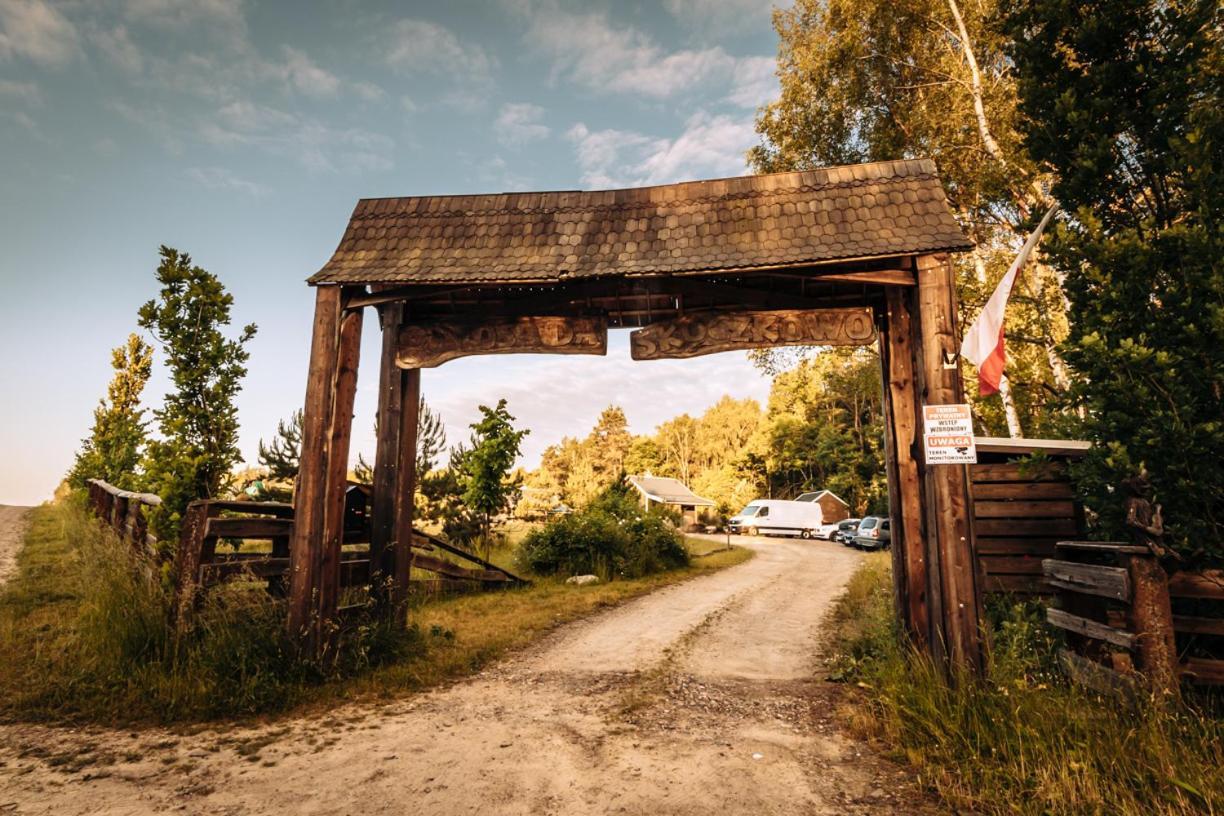 Osada Skoczkowo Komfortowe Domki Z Jacuzzi Nad Jeziorem- Sauna- Balia- Prywatny Staw Wedkarski Podiazy Exterior photo