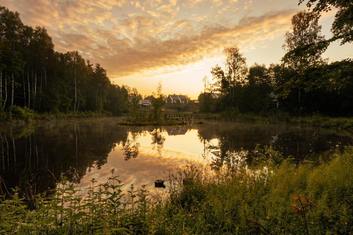 Osada Skoczkowo Komfortowe Domki Z Jacuzzi Nad Jeziorem- Sauna- Balia- Prywatny Staw Wedkarski Podiazy Exterior photo